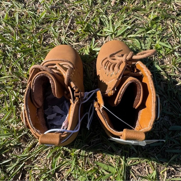 NEW! The Children’s Place Toddler Girl Quilted Lace Up Boots Size 5T - Picture 4 of 7